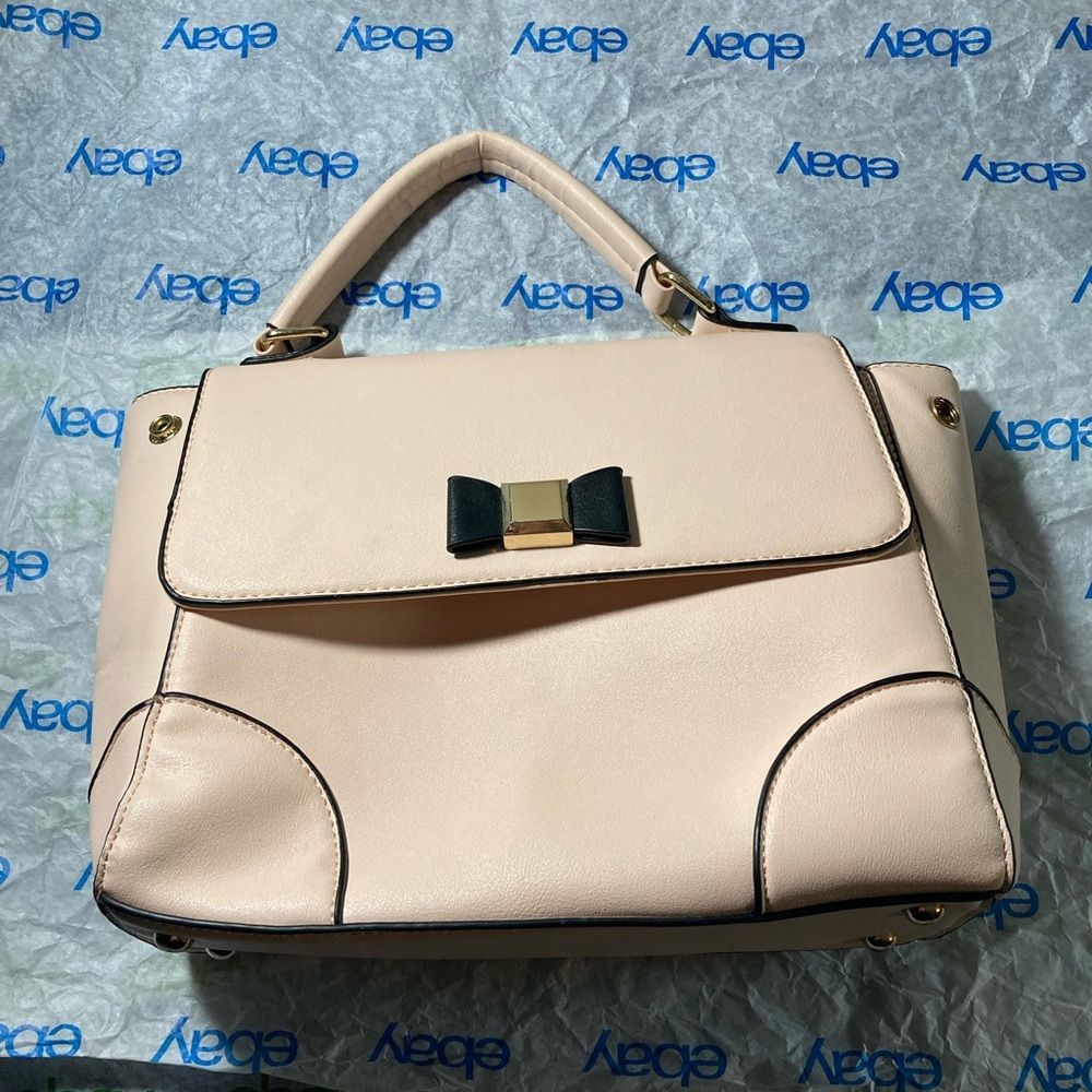 Cute little pale pink handbag with black bow